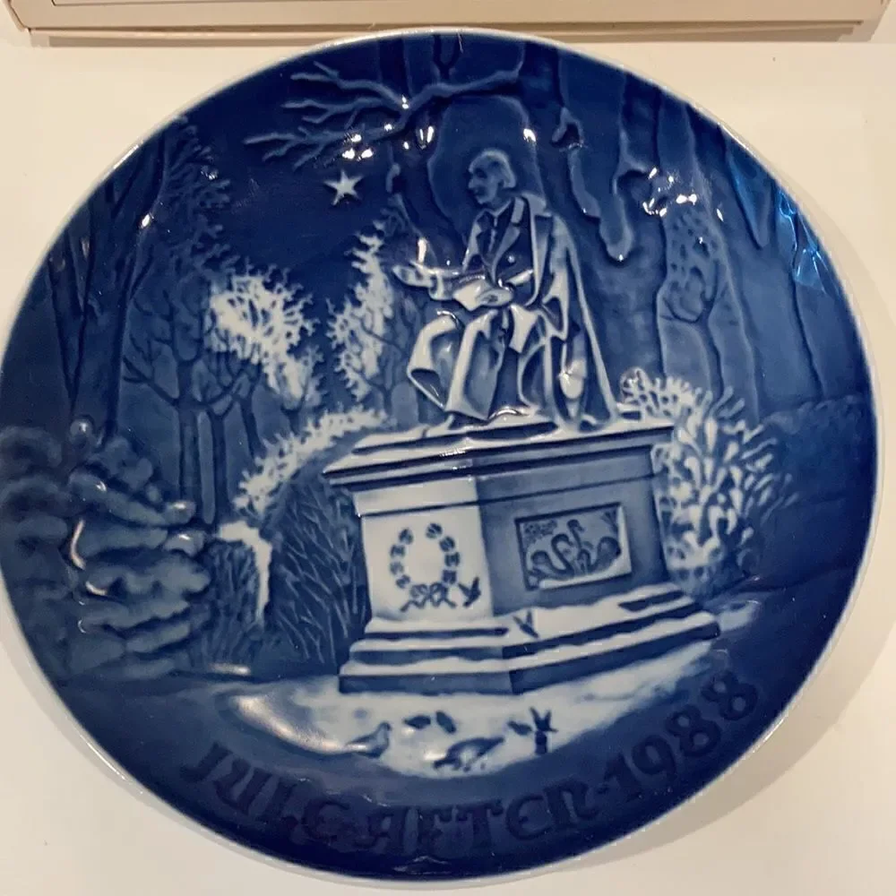 The King's Garden in Copenhagen 1988 Bing & Grondahl Collectible Christmas Plate